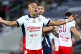 ¡Fuera de la convocatoria! Chicharito causa baja de Chivas para el duelo ante Mazatlán