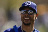 Mookie Betts no jugará con Dodgers en Tokio por enfermedad