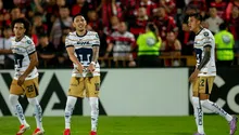 Aficionado de Pumas cumple un sueño y se encuentra al equipo en pleno vuelo