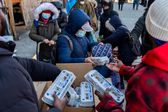 Huevos gratis en EE.UU: personas se forman por horas en el frío para conseguir el producto
