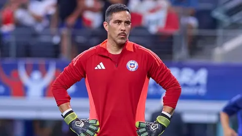 Claudio Bravo y la inédita campaña con la que se retirará del futbol