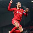 Virgil Van Dijk asegura que quiere seguir jugando con Liverpool