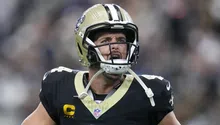 Derek Carr podría perderse toda la temporada con los Saints debido a una lesión en el hombro