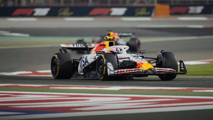 Liam Lawson, reemplazo de Checo Pérez, sin puntos en el campeonato pero sí por sanción en la superlicencia