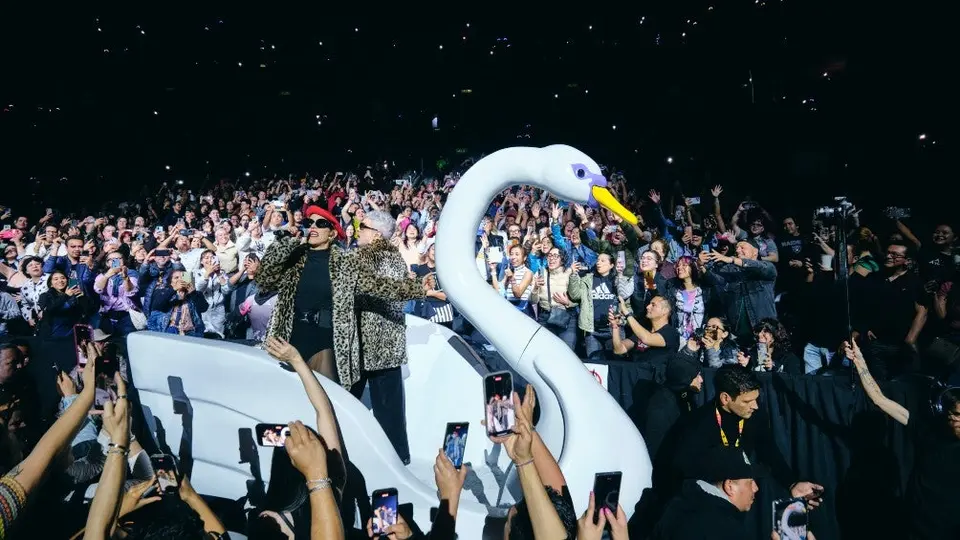Entre cisnes, hits y sorpresas: Así fue el show inolvidable de Miranda! en el Palacio de los Deportes