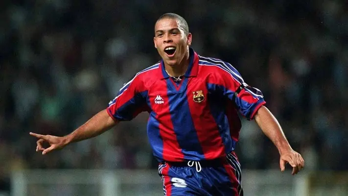 Ronaldo critica a Barcelona y elige a los mejores futbolistas con los que ha jugado