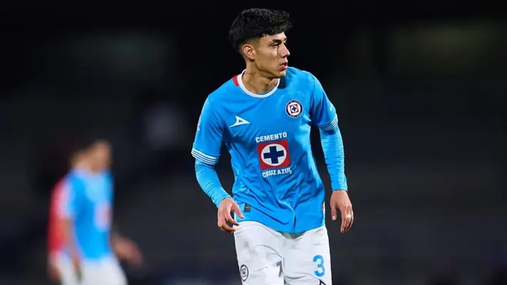 Cruz Azul confirma distensión de ligamento en lesión de Omar Campos