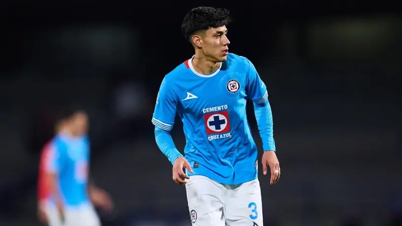 Cruz Azul confirma distensión de ligamento en lesión de Omar Campos