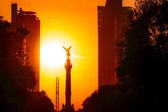 Calor extremo en CDMX y Edomex con posibles lluvias por la tarde este 24 de abril