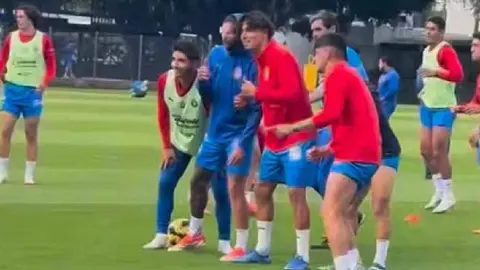 Chivas entrenó con 'Leo Messi' previo a su juego de Jornada 8
