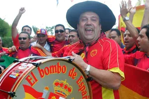 ¡Adiós a 'Manolo El del Bombo'! Muere a los 76 años de edad el aficionado más famoso de España