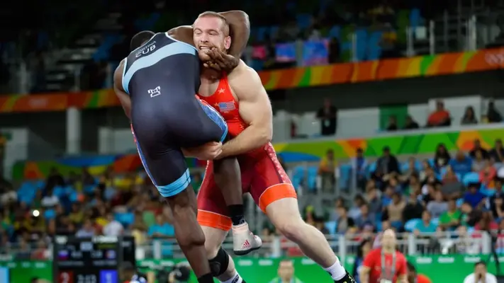 Campeón olímpico de Estados Unidos, Kyle Snyder, fue arrestrado en operativo