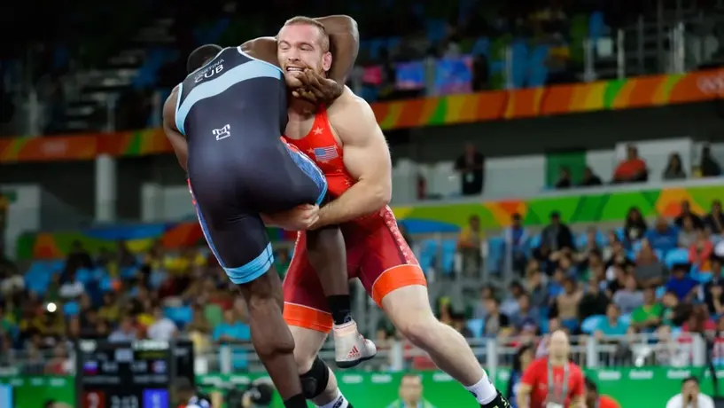 Campeón olímpico de Estados Unidos, Kyle Snyder, fue arrestrado en operativo