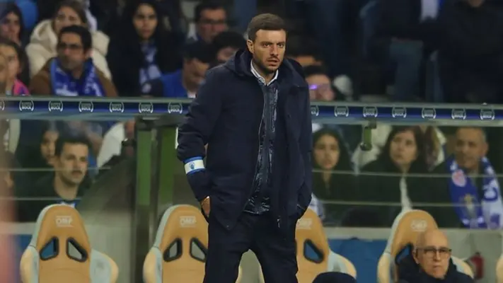 Afición de Cruz Azul revienta a Anselmi tras su festejo en empate del Porto