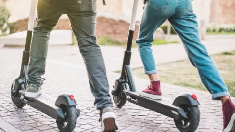 Nuevas reglas para circular en CDMX: Scooters y motos eléctricas