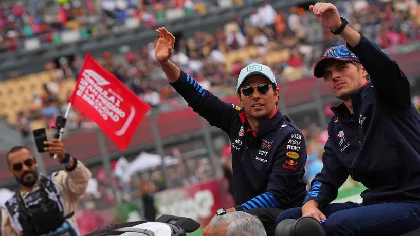 ¿Checo Pérez vuelve a Red Bull? Proponen a candidato para reemplazar a Yuki Tsunoda