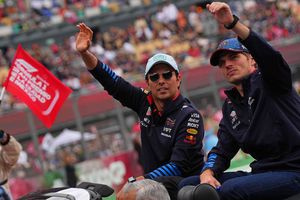 ¿Checo Pérez vuelve a Red Bull? Proponen a candidato para reemplazar a Yuki Tsunoda