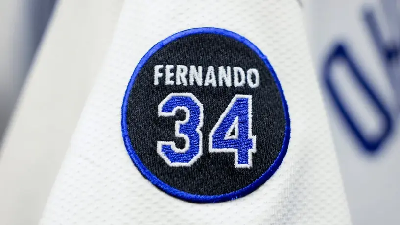 Dodgers rendirá homenaje a Fernando Valenzuela durante toda la temporada con parche conmemorativo