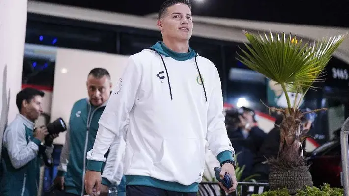 Eduardo Berizzo revela su primera conversación con James Rodríguez al llegar a León