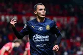 Hugo Camberos regresa a la titularidad con Chivas, ‘Chicharito’ Hernández va a la banca