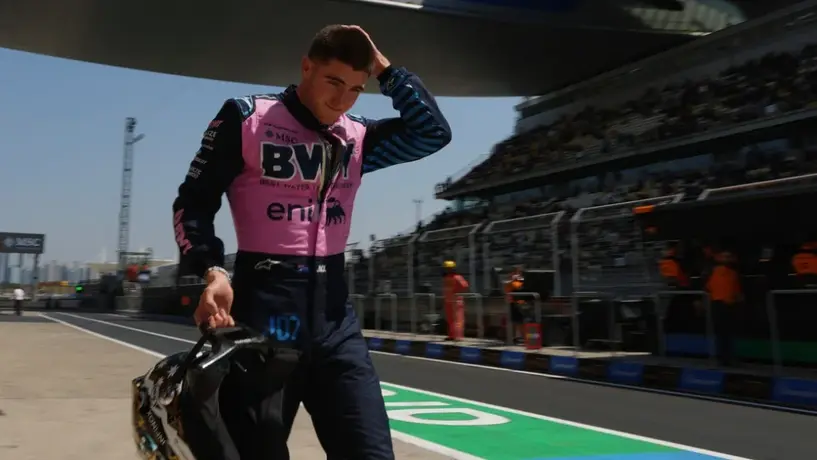 Comisarios sancionaron a Jack Doohan por choque con Gabriel Bortoleto en sprint de China