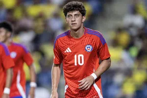 Papá de Zidane Yáñez provoca locura en medio de entrevista tras ver gol de su hijo