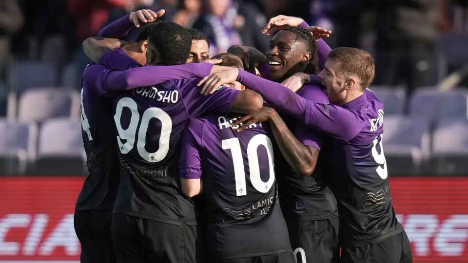 Serie A: Fiorentina vence al Genoa en casa; Johan Vásquez jugó todo el partido