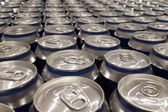 Estados Unidos aplicará nuevo arancel del 25% a latas de aluminio para envasar cerveza