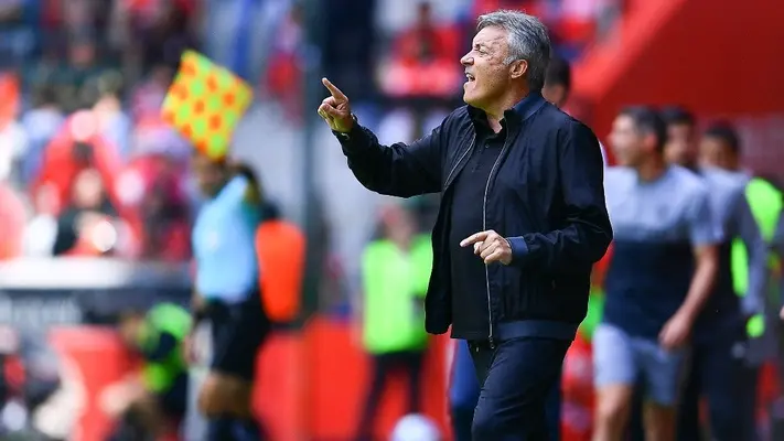 Afición no confia en Domènec Torrent: "A Chivas no lo levanta nadie"