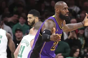 Lesión de LeBron James enciende alarmas en Los Angeles Lakers