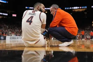 Madre rompe en llanto tras la lesión de su hijo en el basquetbol colegial