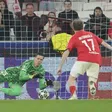 Hansi Flick bromea sobre la adicción al tabaco de Wojciech Szczesny: “Es más tranquilo así”
