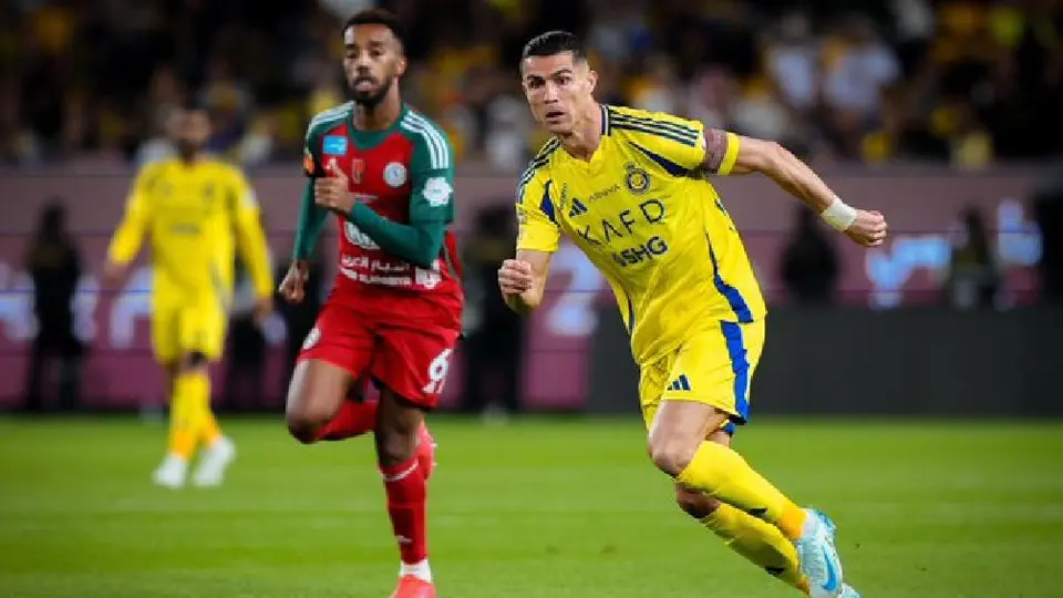 Cristiano Ronaldo enloquece con árbitro en partido de Al Nassr