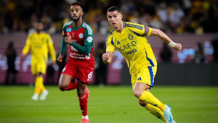 Cristiano Ronaldo enloquece con árbitro en partido de Al Nassr
