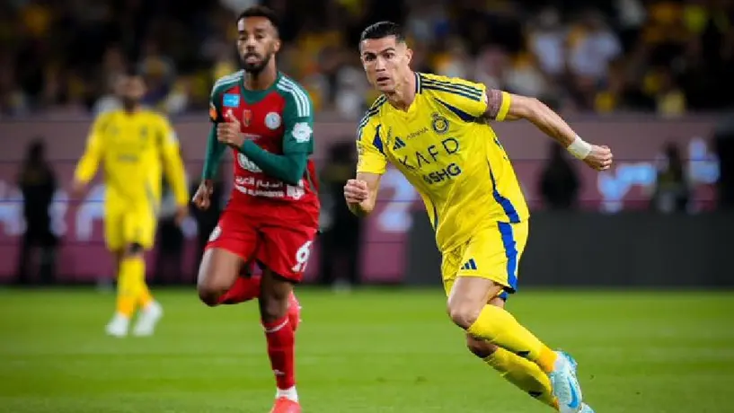 Cristiano Ronaldo enloquece con árbitro en partido de Al Nassr
