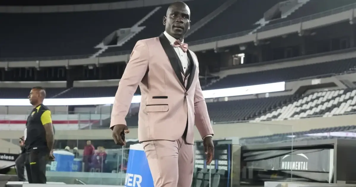 ¡Qué elegancia! Segundo Castillo sorprende con smoking rosa en Copa ...