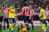 ¿No era roja? Cade Cowell se va expulsado del Chivas vs América; expertos generan polémica