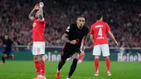 Con un hombre menos, Barcelona toma ventaja ante Benfica en la Champions League