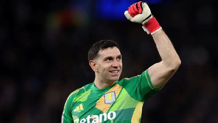 ¡Osote! Error de Dibu Martínez provocó puso en desventaja al Aston Villa en Champions