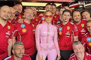 Jennifer Lopez se roba las miradas en el GP de Arabia Saudita por su outfit