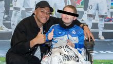 Muere Lorenzo, pequeño aficionado que cumplió su sueño de conocer a Mbappé