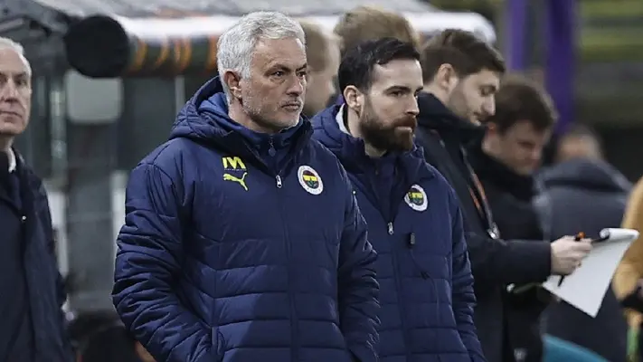 Mourinho elogia a la Superliga Turca por nombrar árbitro extranjero para el Derbi de Estambul