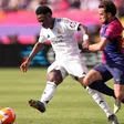 Famoso comentarista tunde a Vinícius tras derrota en El Clásico: “Es una vergüenza”