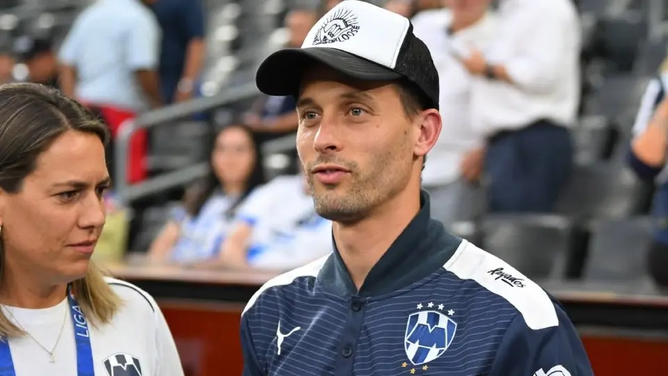 Sergio Canales presente para apoyar a Rayados en duelo de Play In vs Pachuca