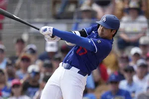 ¡Talento natural! Ohtani demuestra que no solo es talentoso dentro del diamante; también en el futbol