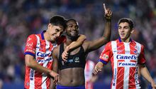 Atlético de San Luis derrota en casa a Chivas y los hunde en el Play In