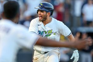 El mexicano Jonathan Aranda conecta cuadrangular para victoria de Rays sobre Yankees en 10ma entrada