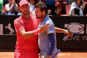 Santiago González avanza a la final del dobles del Mexico City Open