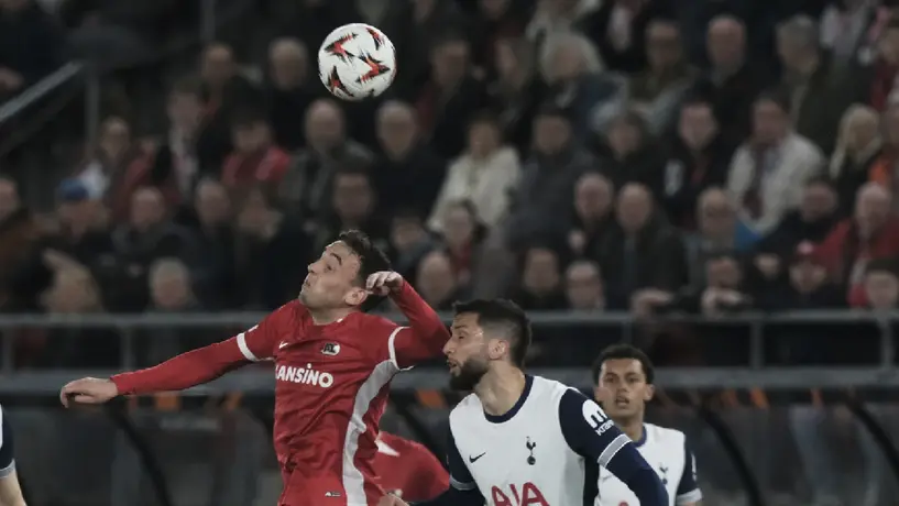 ¡Una ‘cenicienta’ espectacular! AZ Alkmaar derrotó por la mínima al Tottenham