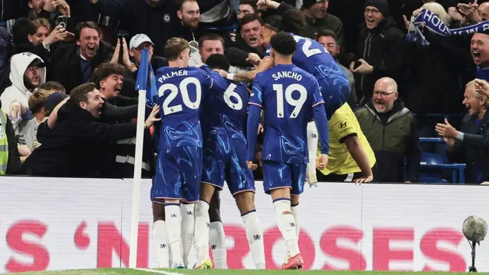 Chelsea sube a cuarta posición tras imponerse por la mínima a Tottenham